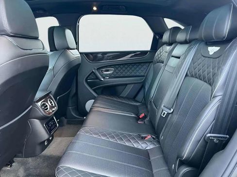 Used 2017 Bentley Bentayga image 18