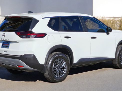 Used 2023 Nissan Rogue S image 2