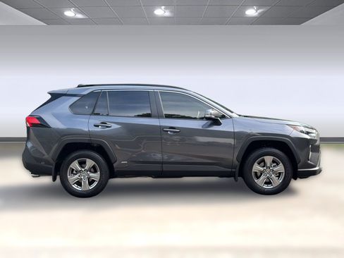 Used 2025 Toyota RAV4 LE AWD/4WD image 8