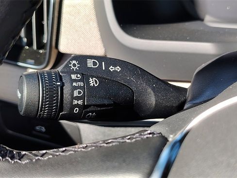 New 2026 Volvo XC90 B6 Core image 16