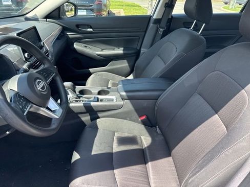 Used 2025 Nissan Altima 2.5 SV image 5