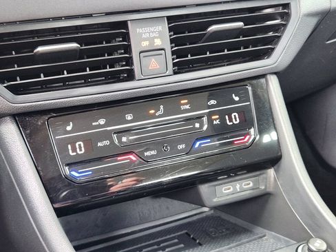 Certified 2025 Volkswagen Jetta SE FWD image 13