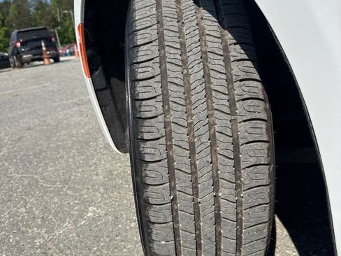 Used 2023 Chrysler Pacifica Touring-L FWD image 34