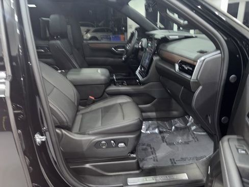 Used 2025 GMC Yukon Denali w/ Denali Reserve Package image 40