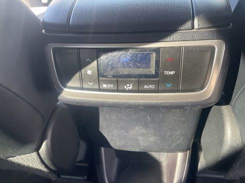 Used 2015 Toyota Highlander LE image 26