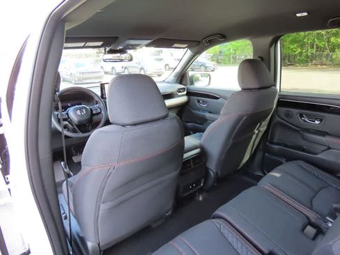 New 2026 Honda Pilot Sport image 17