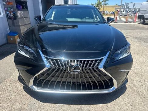 Used 2024 Lexus ES 300h w/ Premium Package FWD image 2