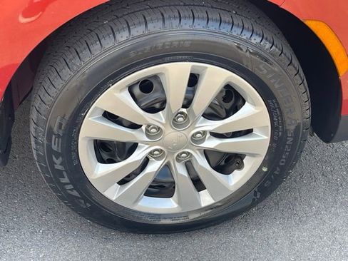 Used 2022 Kia Soul LX image 25