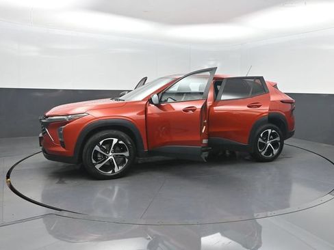 Used 2024 Chevrolet Trax RS w/ Driver Confidence Package FWD image 31
