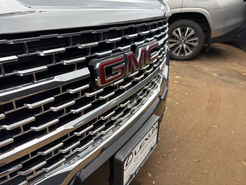 Used 2023 GMC Acadia Denali w/ Black Diamond Edition image 35