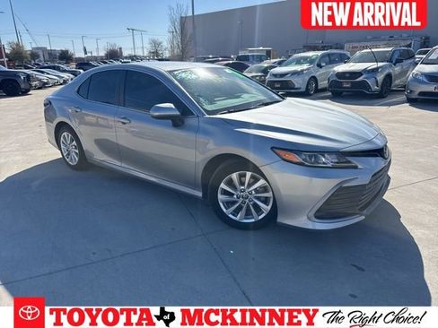 Used 2023 Toyota Camry LE image 1