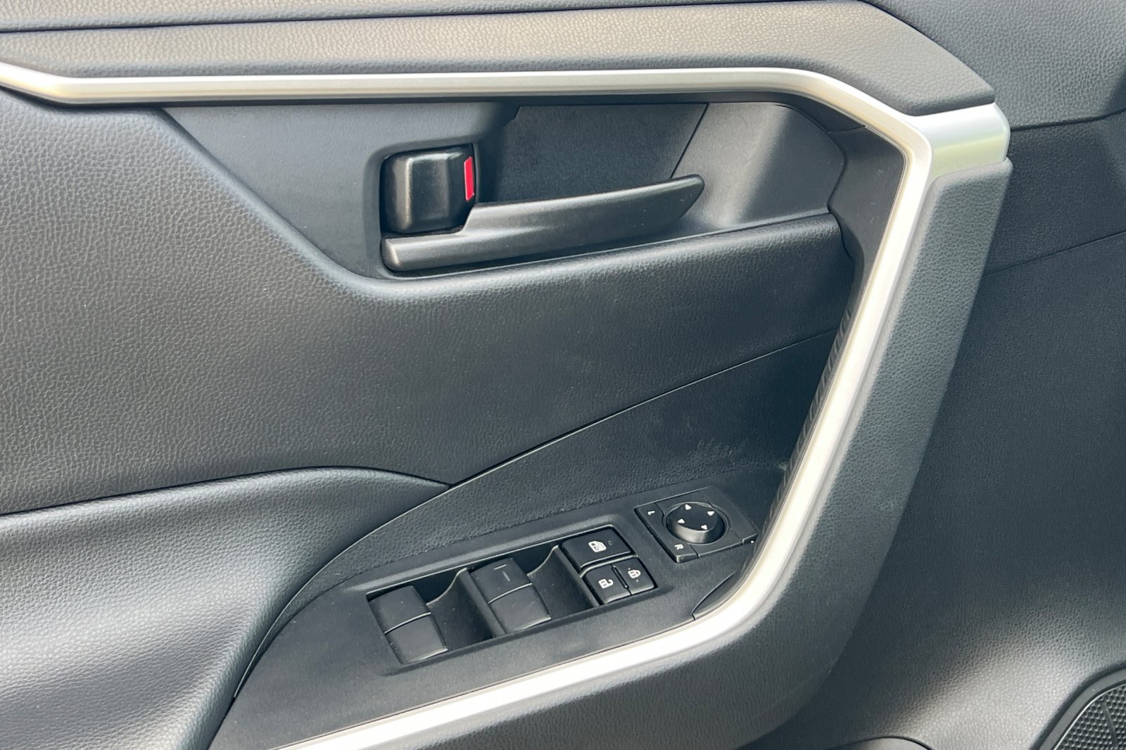 Certified 2023 Toyota RAV4 LE AWD/4WD image 11