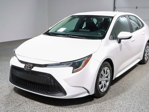 Used 2022 Toyota Corolla LE FWD image 29