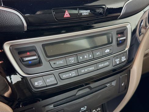 Used 2019 Honda Pilot Touring image 19