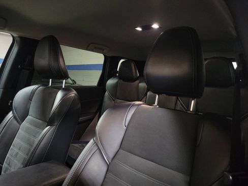 Used 2025 Mitsubishi Outlander SE image 19