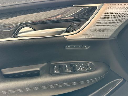 Used 2023 Cadillac XT5 Premium Luxury image 11