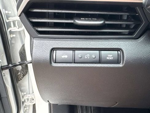 Used 2025 Nissan Altima 2.5 S FWD image 21