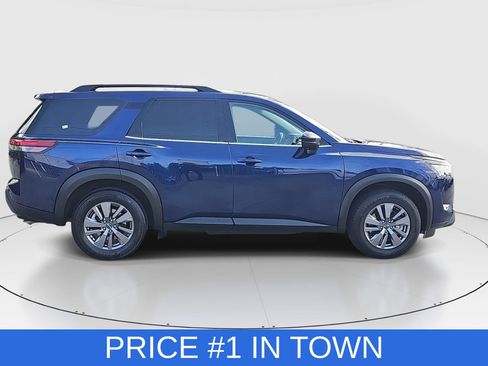 Used 2025 Nissan Pathfinder SV FWD image 4