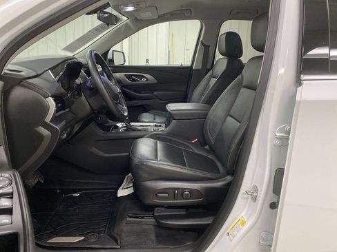 Used 2020 Chevrolet Traverse LT w/ LPO, Floor Liner Package FWD image 18