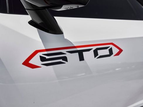 Used 2024 Lamborghini Huracan STO RWD image 11