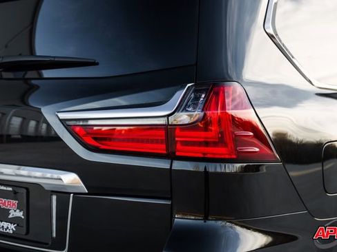 Used 2021 Lexus LX 570 4WD w/ Luxury Package image 51