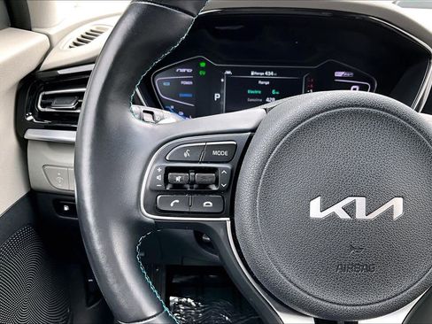 Used 2022 Kia Niro EX Premium image 24
