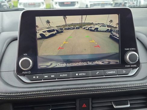 Used 2024 Nissan Rogue SV FWD image 7