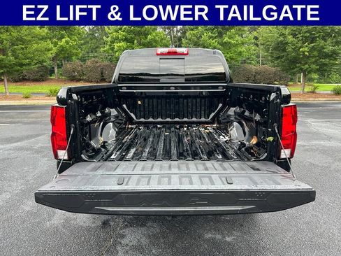 Used 2023 Chevrolet Colorado LT w/ LT Convenience Package RWD image 11
