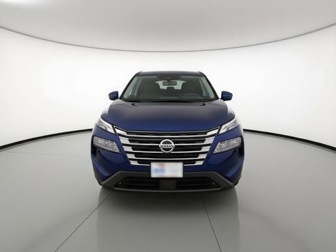 Used 2025 Nissan Rogue SV image 2