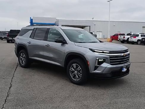 New 2026 Chevrolet Traverse LT w/ Driver Confidence Package image 2