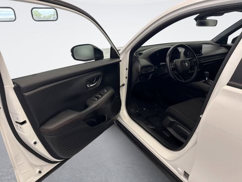 Used 2025 Honda HR-V Sport image 9
