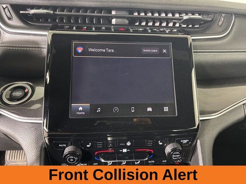 Used 2023 Jeep Grand Cherokee L Laredo image 16