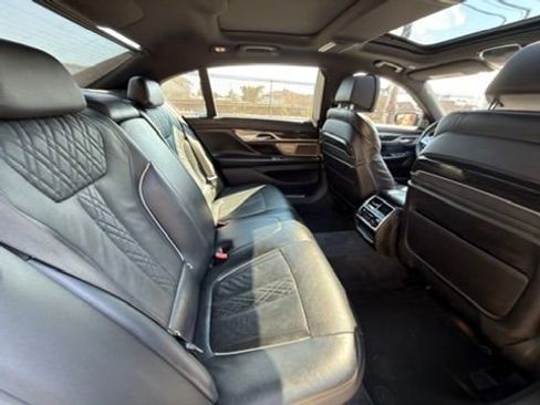 Used 2022 BMW 750i xDrive w/ Executive Package AWD/4WD image 27