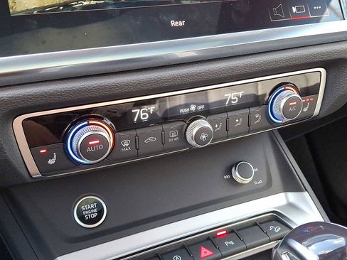 Certified 2025 Audi Q3 2.0T Premium w/ Convenience Package image 19