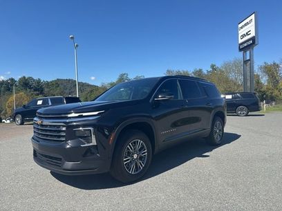 Used 2025 Chevrolet Traverse LT w/ Driver Confidence Package