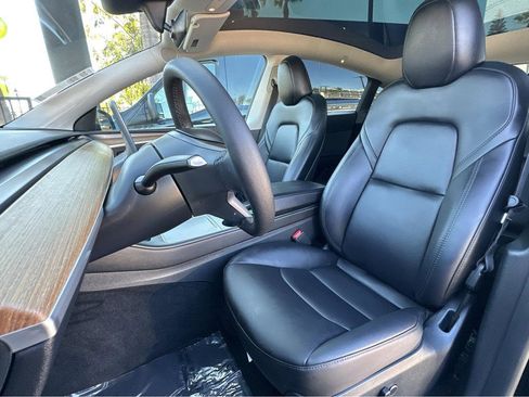 Used 2023 Tesla Model Y Performance image 8