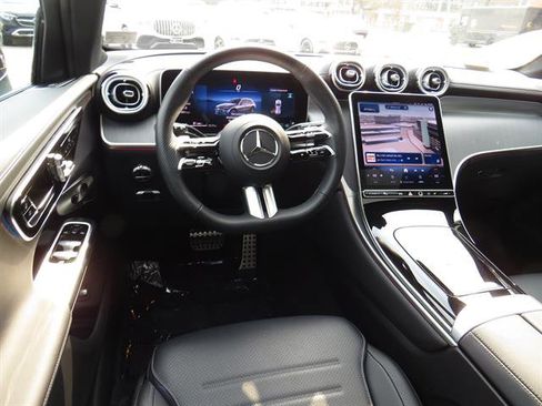 Used 2025 Mercedes-Benz GLC 300 4MATIC image 8