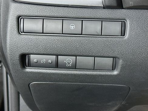 Used 2023 Nissan Rogue SV AWD/4WD image 17