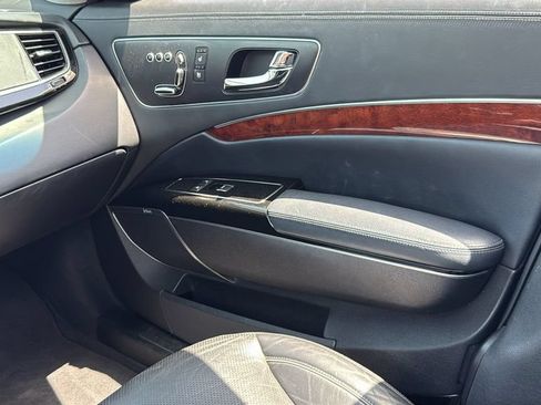 Used 2015 Kia K900 Luxury RWD image 28