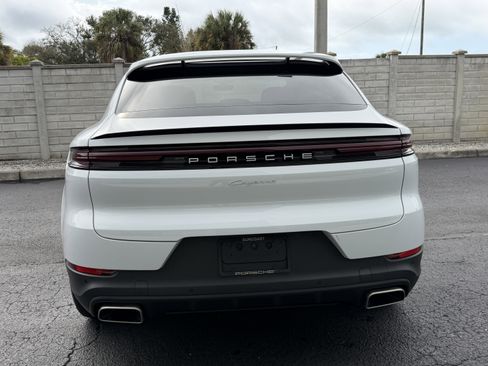 Certified 2024 Porsche Cayenne Coupe image 11