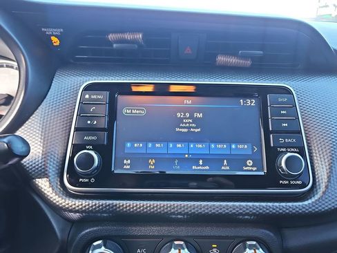 Used 2019 Nissan Kicks S image 14