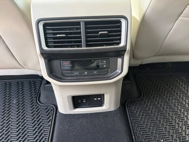 Certified 2025 Volkswagen Atlas SE AWD/4WD image 17