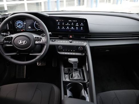 New 2025 Hyundai Elantra SEL image 9