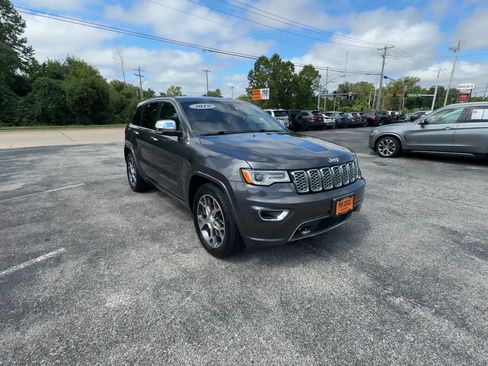 Used 2019 Jeep Grand Cherokee Overland AWD/4WD image 4