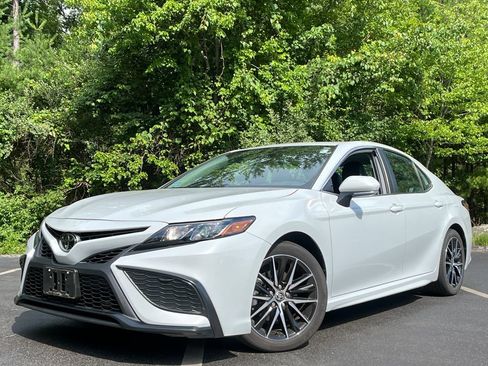 Used 2024 Toyota Camry SE w/ Cold Weather Package AWD/4WD image 28