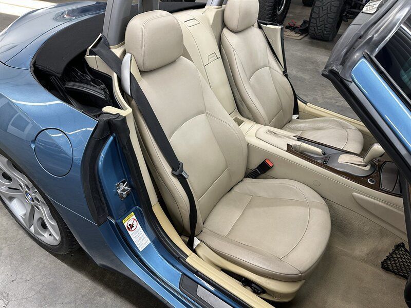 Used 2003 BMW Z4 3.0i RWD image 22