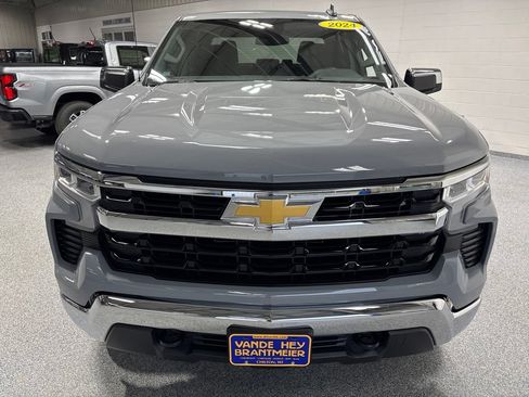 Used 2024 Chevrolet Silverado 1500 LT AWD/4WD image 2