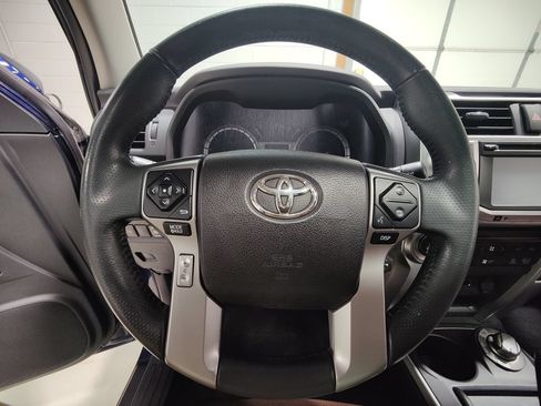 Used 2018 Toyota 4Runner Limited AWD/4WD image 30