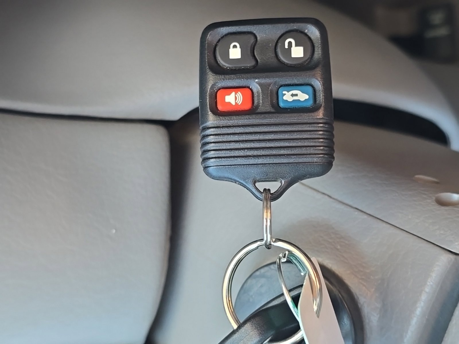 Used 2003 Ford Mustang Coupe RWD image 4