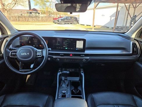 Used 2024 Kia Sorento S image 25